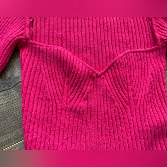 Urban Outfitters hot pink ribbed knit low cut square neck cropped sweater size M - Picture 2 of 9